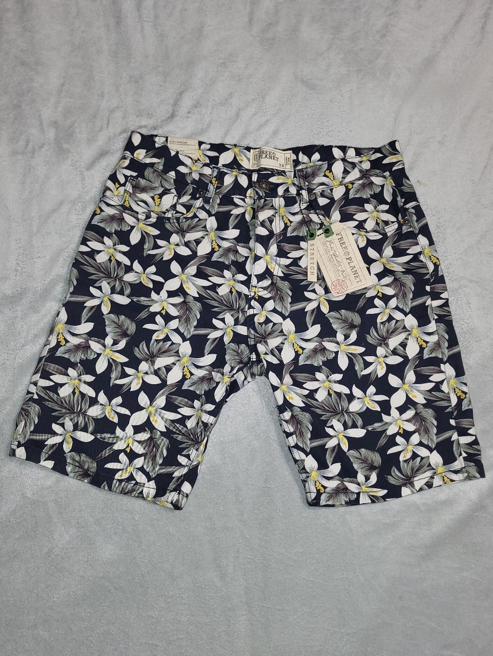 Free Planet Floral Shorts 32 NWT Hawaiian Beach Surf